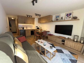 Fireplace - 200m from shops, Ground floor, balcony, fireplace or stove, tv, 31m², Méribel (Méribel - Les Allues)