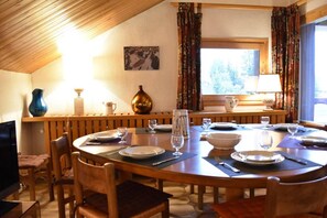 Dining - 200m from shops, 4th floor, balcony, ski locker, 120m², Méribel (Méribel - Les Allues)