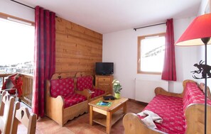 1 bedroom, free WiFi, bed sheets - Ski-in/ski-out & foot of the slopes, swimming pool, balcony, tv, 40-45m², Orcières Merlette 1850 (Orcières)