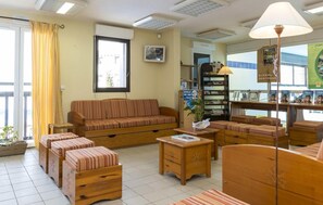 Lobby - Wifi, swimming pool, balcony, parking, tv, ski locker, 73-76m², Font Romeu (Font-Romeu-Odeillo-Via)