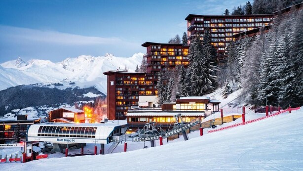 A ski resort with multiple buildings, a ski lift, and snow-covered mountains in the background. - 300m from resort center, swimming pool, sauna, hammam, terrace, balcony, tv, ski locker, 45m² (Les Arcs)