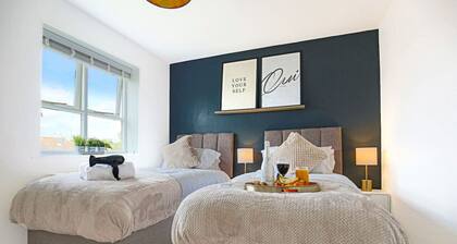 Grace House • City Centre • Driveway Parking • Pool Table • Sky TV • Fast Wifi • Yoko Property