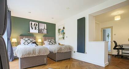 Grace House • City Centre • Driveway Parking • Pool Table • Sky TV • Fast Wifi • Yoko Property