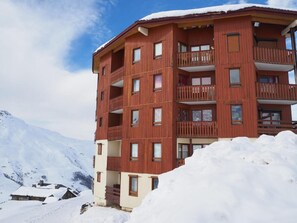 Exterior - 4th floor, balcony, tv, ski locker, 26m², Les Menuires (Les Menuires)
