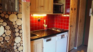 Fridge, microwave, oven, dishwasher - 4th floor, balcony, tv, ski locker, 26m², Les Menuires (Les Menuires)