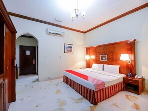 Iron/ironing board, free WiFi - HOTEL GOLDEN OASIS (Muscat)