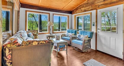 Eagles Rest on Kentucky Lake- peaceful spot for vacation overlooking the lake