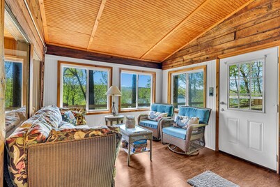 Eagles Rest on Kentucky Lake- peaceful spot for vacation overlooking the lake