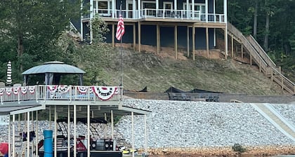 Lake Front - Gorgeous views, 6 bedroom/ 6 1/2 baths, 2 refrigerators/dishwashers