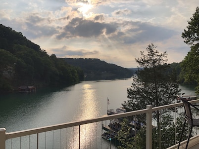Lake Front - Gorgeous views, 6 bedroom/ 6 1/2 baths, 2 refrigerators/dishwashers