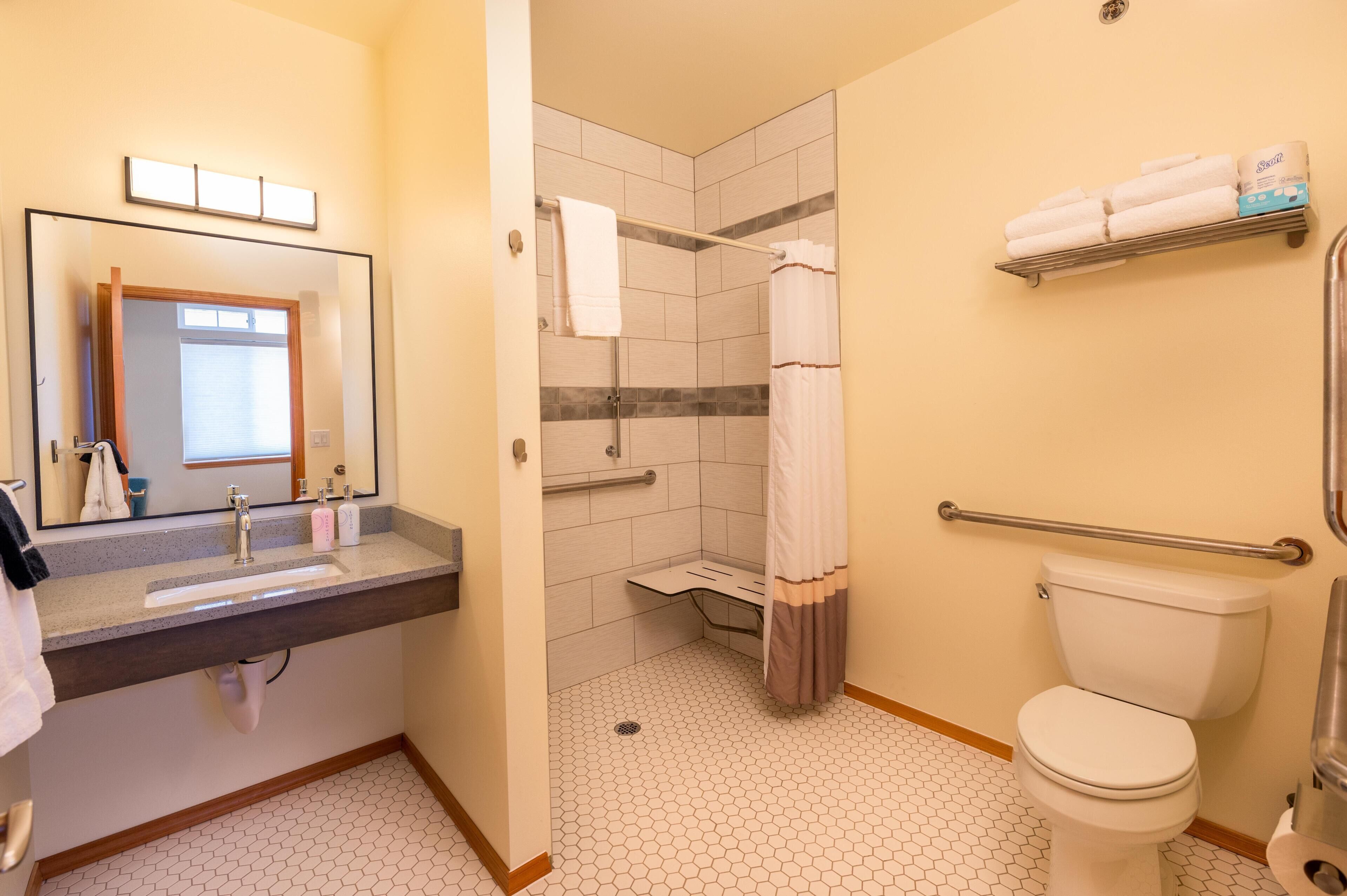 Accessible Downtown Suite Near Dining & Shops - Parking & WiFi Included