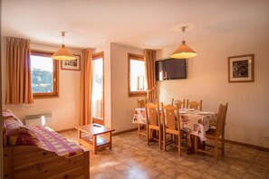 Dining - 1st floor, balcony, tv, ski locker, 40m², Aussois (Aussois)