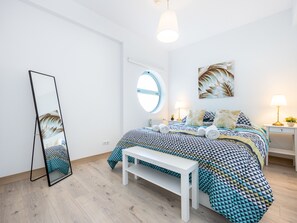 2 slaapkamers, een strijkplank/strijkijzer, reisbedje, wifi