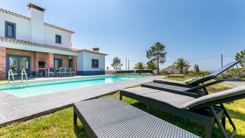 Lämmitetty uima-allas