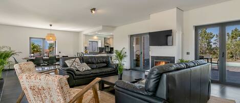 Televisión, chimenea