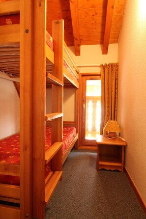 2 bedrooms