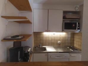 Een koelkast, een oven, een vaatwasser