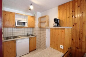 Fridge, dishwasher