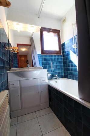 Bathtub