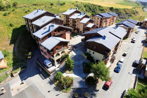 Exterior - Wifi, 300m from ski slopes, 1st floor, view village, balcony, parking, tv, ski locker, 39m² (Lanslebourg-Mont-Cenis)