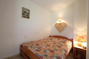 1 bedroom, WiFi, bed sheets