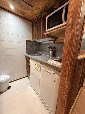 Fridge, oven, dishwasher