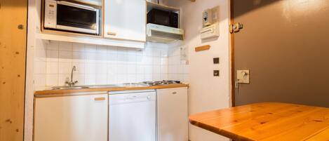 ثلاجة، ميكروويف، فرن، غسالة أطباق