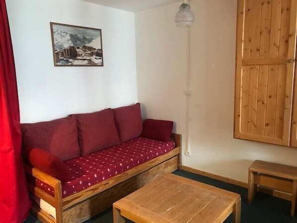 Living area - 50m from ski slopes, 4th floor, balcony, tv, 30m², Val Thorens (Val Thorens)