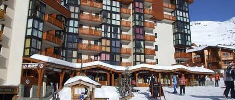 المنشأة من الخارج