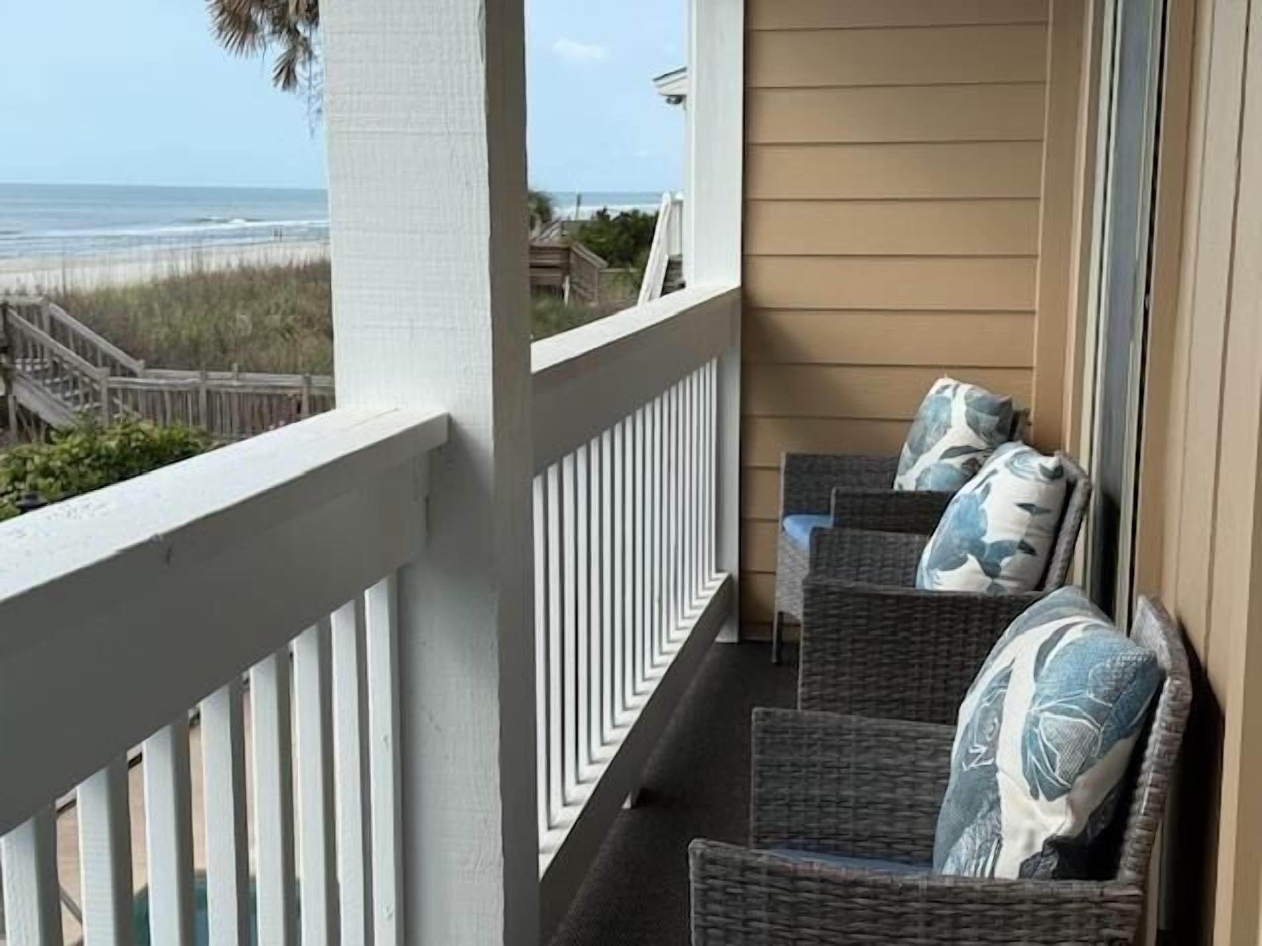 Condo, 2 Bedrooms | Property grounds