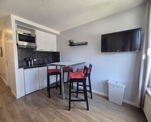 Fridge, oven