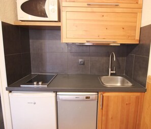 Fridge, microwave, dishwasher - 150m from ski slopes, 1st floor, balcony, tv, 25m², Val Thorens (Val Thorens)