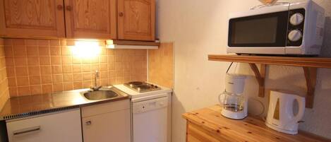 Réfrigérateur, micro-ondes, lave-vaisselle