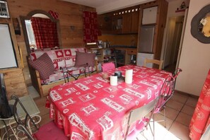 Dining - 10m from ski slopes, 1st floor, balcony, ski locker, 35m², Val Thorens (Val Thorens)