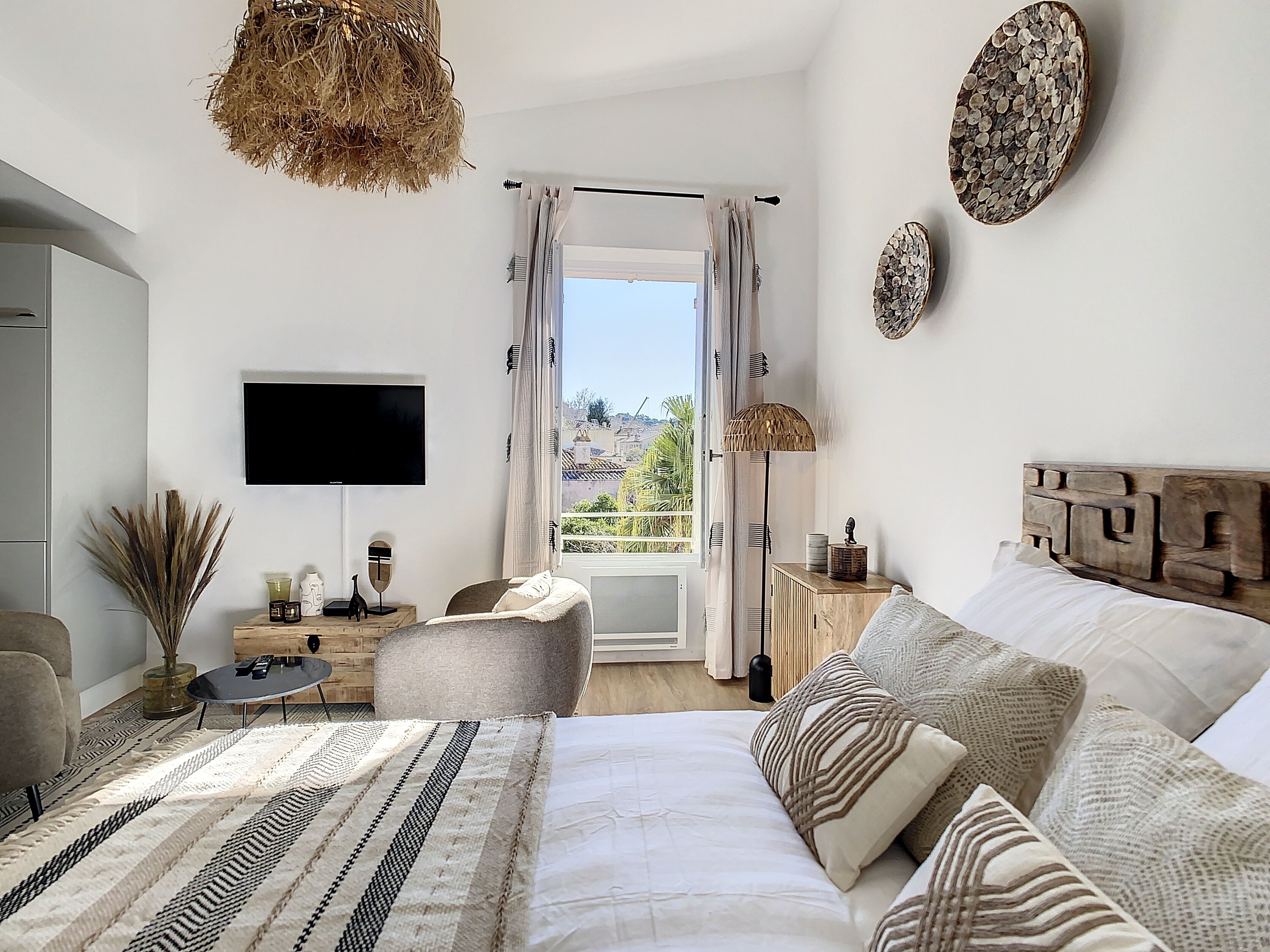 LA PAPILLON ST TROPEZ LUXURY STUDIO IN THE HEART OF THE VILLAGE