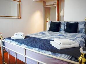 2 Schlafzimmer, Schreibtisch, Bügeleisen/Bügelbrett, kostenloses WLAN