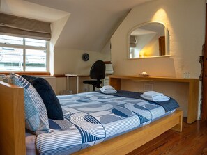 2 bedrooms, desk, iron/ironing board, free WiFi