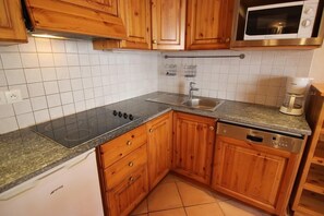 Fridge, oven, dishwasher