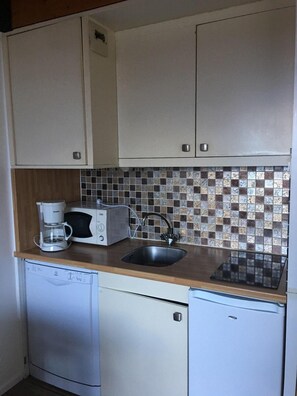 Réfrigérateur, micro-ondes, lave-vaisselle