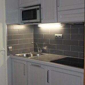 Fridge, microwave, oven, dishwasher - 150m from ski slopes, 1st floor, balcony, tv, ski locker, 30m², Val Thorens (Val Thorens)
