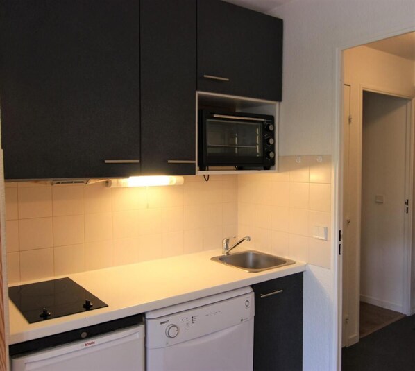 Fridge, oven, dishwasher