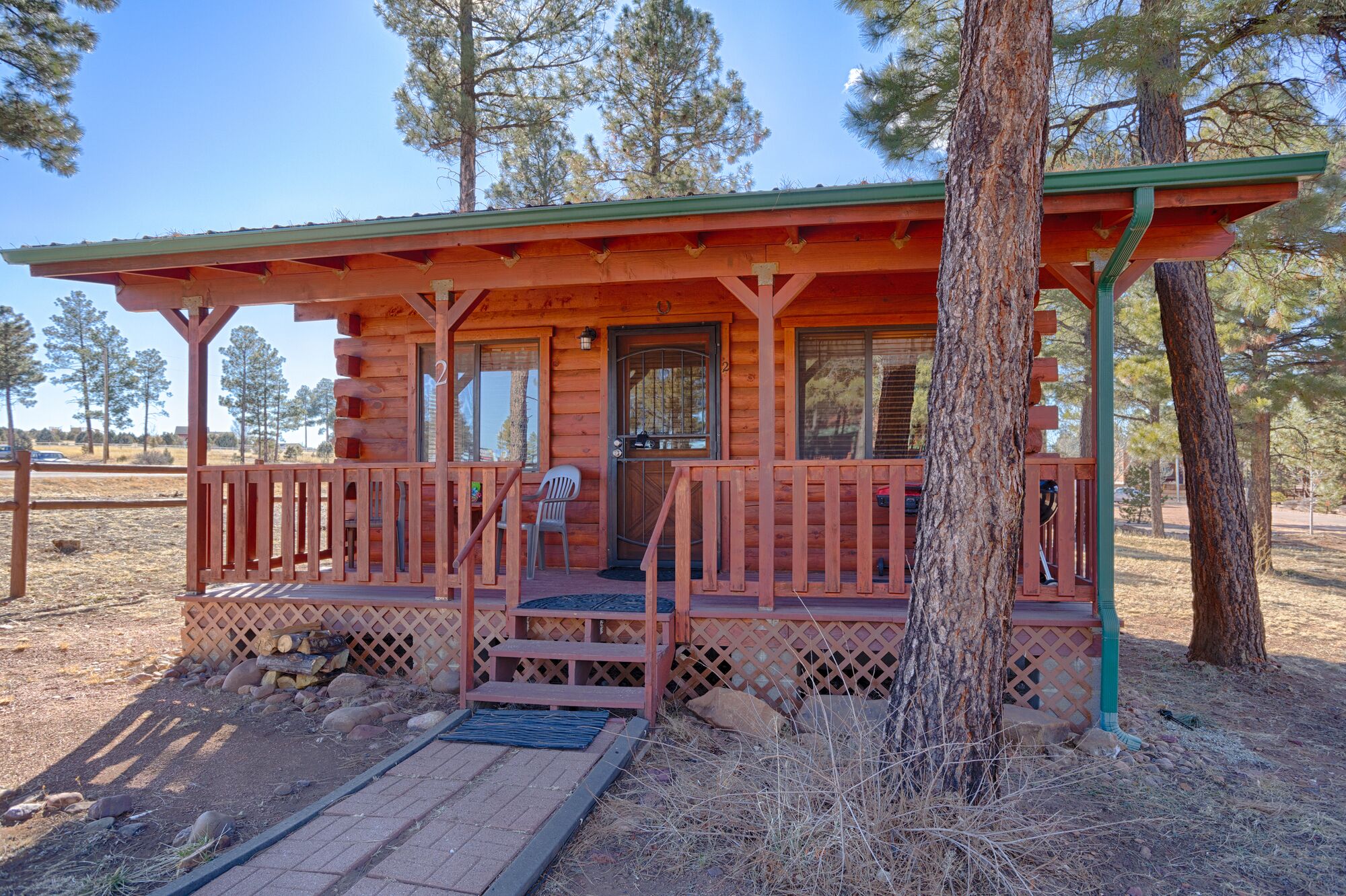 Studio Cabin with full bathroom and kitchenette