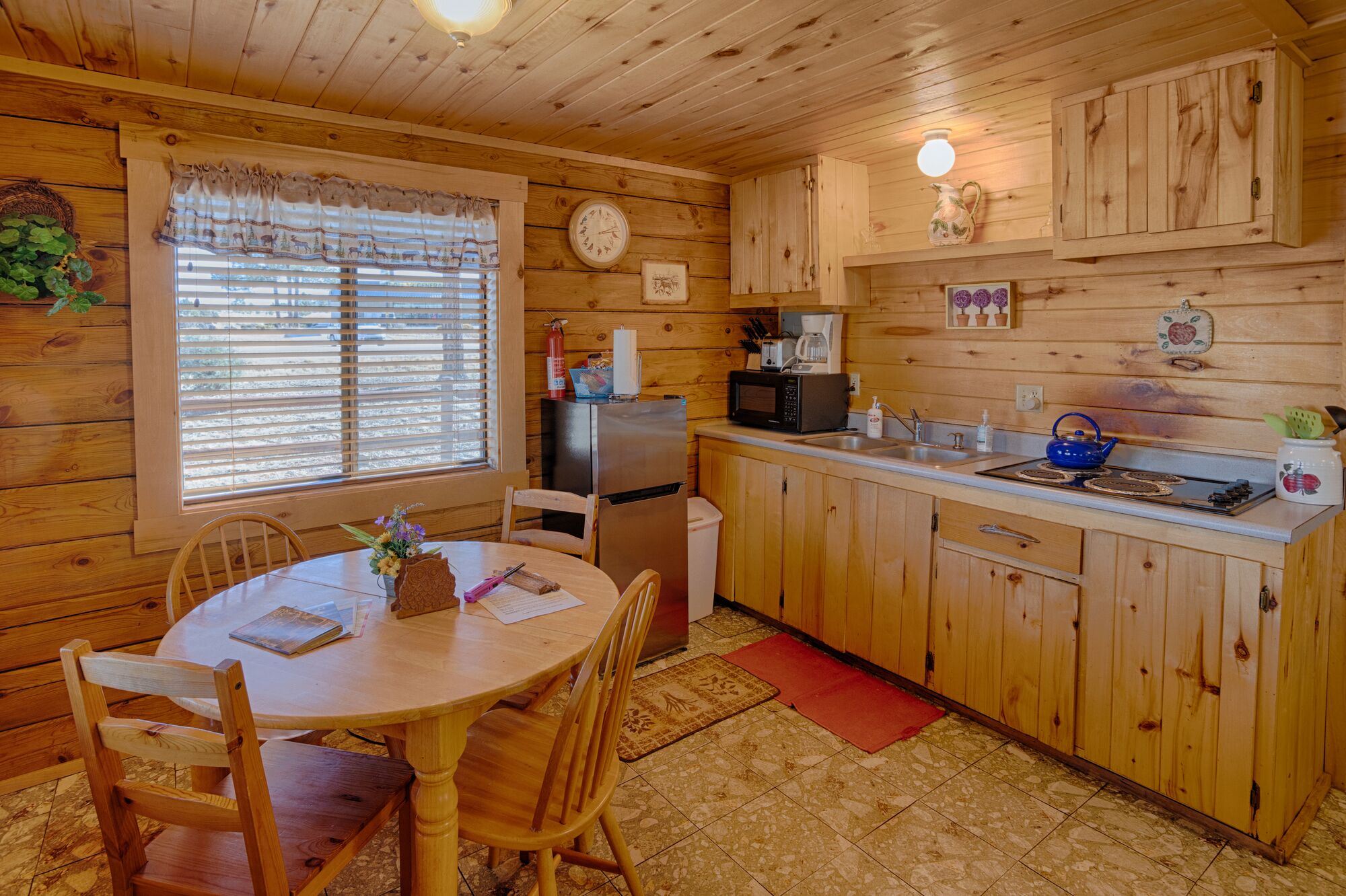 Studio Cabin with full bathroom and kitchenette