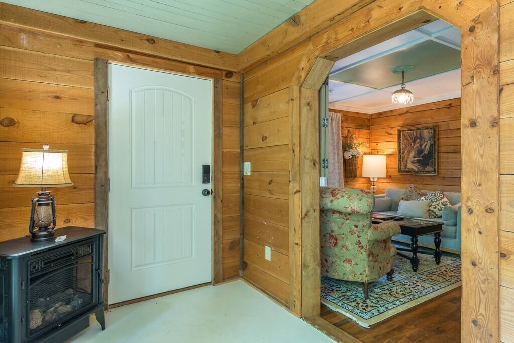 Rustic Cottage in the Woods Close to Tryon Equestrian Center