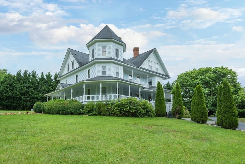 ⭐️Vintage Country Mansion w/ Majestic Mountain Views⭐️
