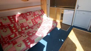 A compact kitchenette with a sink, stove, and white cabinets. - 200m from ski slopes, 4th floor, tv, 18m², Val Thorens (Val Thorens)