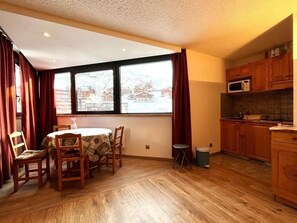Interior - 200m from resort center, 5th floor, balcony, tv, 26m², Val Thorens (Val Thorens)