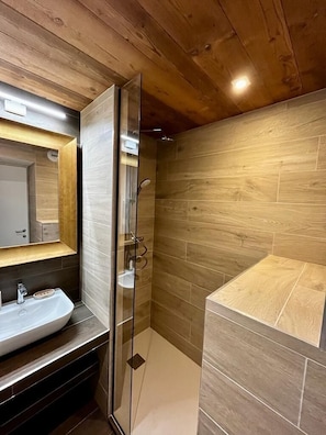 Bathtub - 200m from resort center, 5th floor, balcony, tv, 26m², Val Thorens (Val Thorens)