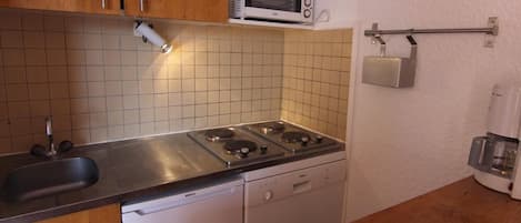 Réfrigérateur, four, lave-vaisselle