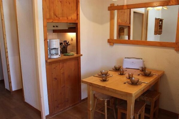 Dining - 50m from ski slopes, 3rd floor, balcony, tv, 35m², Val Thorens (Val Thorens)